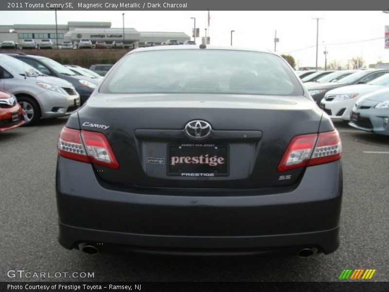 Magnetic Gray Metallic / Dark Charcoal 2011 Toyota Camry SE