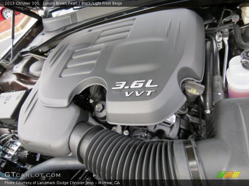 Luxury Brown Pearl / Black/Light Frost Beige 2013 Chrysler 300