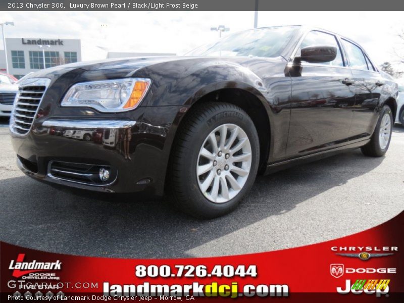 Luxury Brown Pearl / Black/Light Frost Beige 2013 Chrysler 300