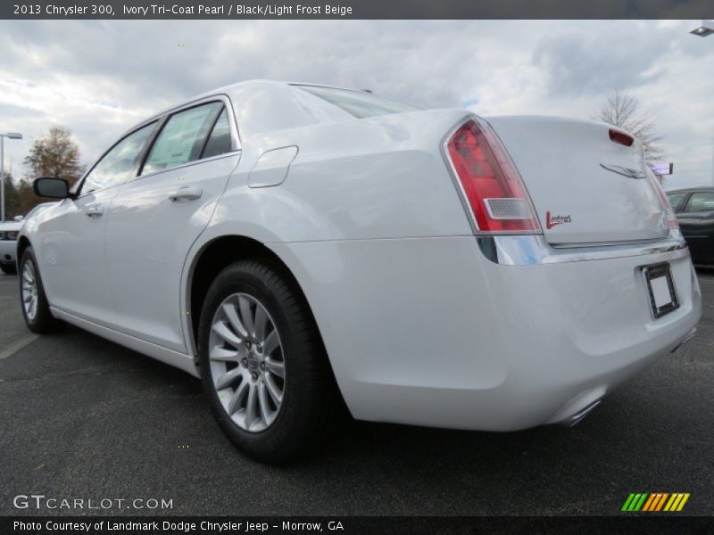 Ivory Tri-Coat Pearl / Black/Light Frost Beige 2013 Chrysler 300