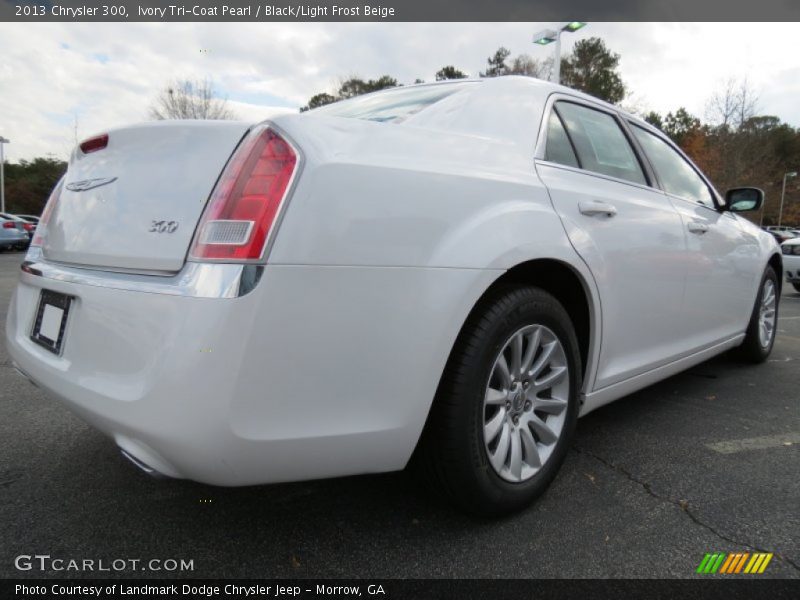 Ivory Tri-Coat Pearl / Black/Light Frost Beige 2013 Chrysler 300
