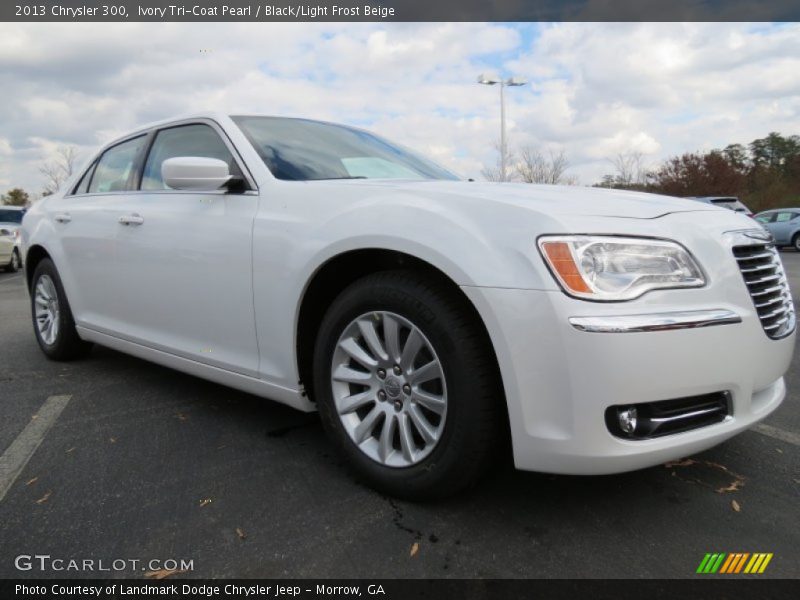 Ivory Tri-Coat Pearl / Black/Light Frost Beige 2013 Chrysler 300