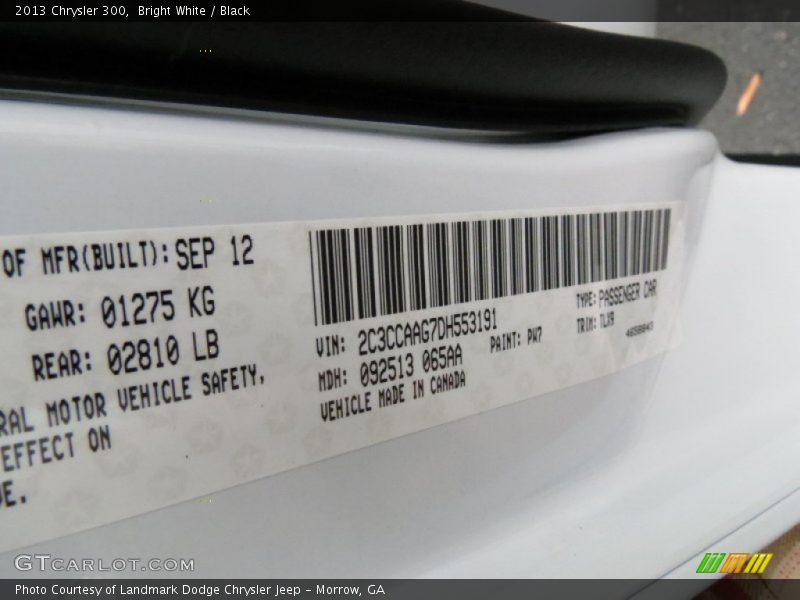 Bright White / Black 2013 Chrysler 300
