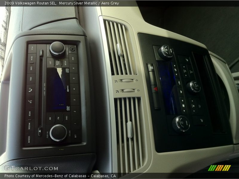 Mercury Sliver Metallic / Aero Grey 2009 Volkswagen Routan SEL