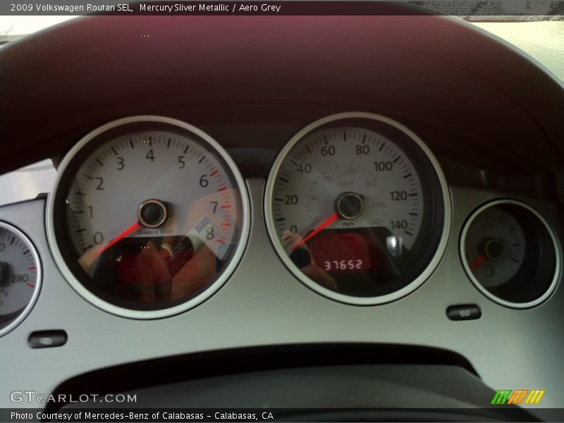 Mercury Sliver Metallic / Aero Grey 2009 Volkswagen Routan SEL