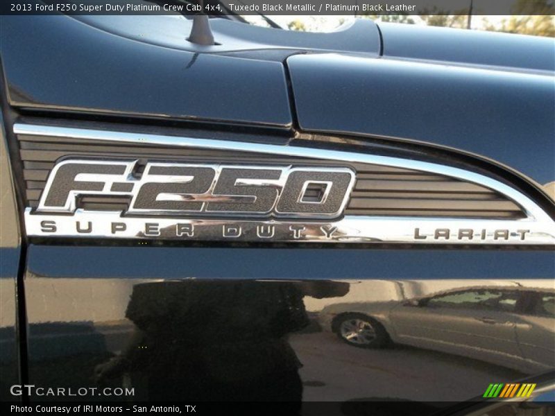  2013 F250 Super Duty Platinum Crew Cab 4x4 Logo