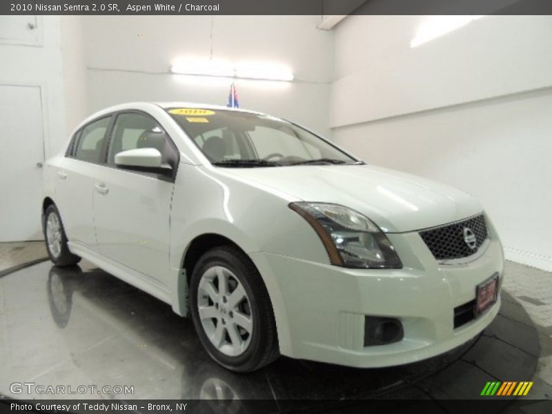 Aspen White / Charcoal 2010 Nissan Sentra 2.0 SR