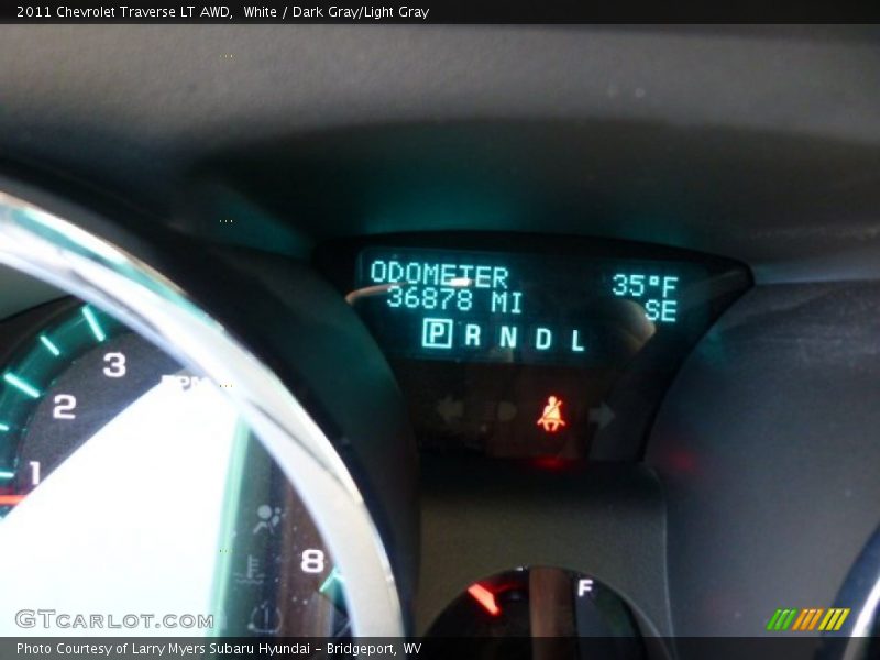 White / Dark Gray/Light Gray 2011 Chevrolet Traverse LT AWD