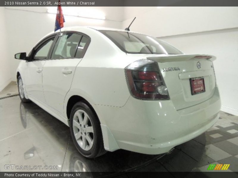 Aspen White / Charcoal 2010 Nissan Sentra 2.0 SR