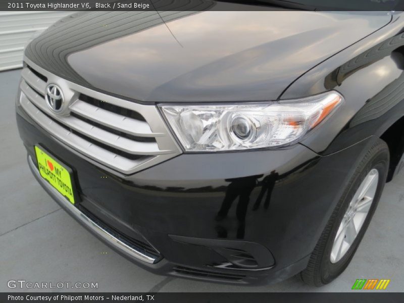 Black / Sand Beige 2011 Toyota Highlander V6
