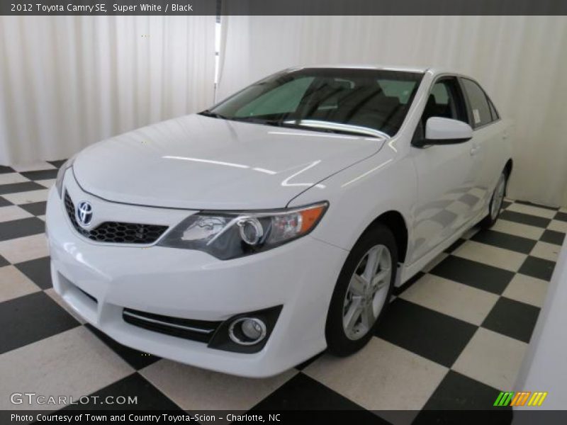 Super White / Black 2012 Toyota Camry SE