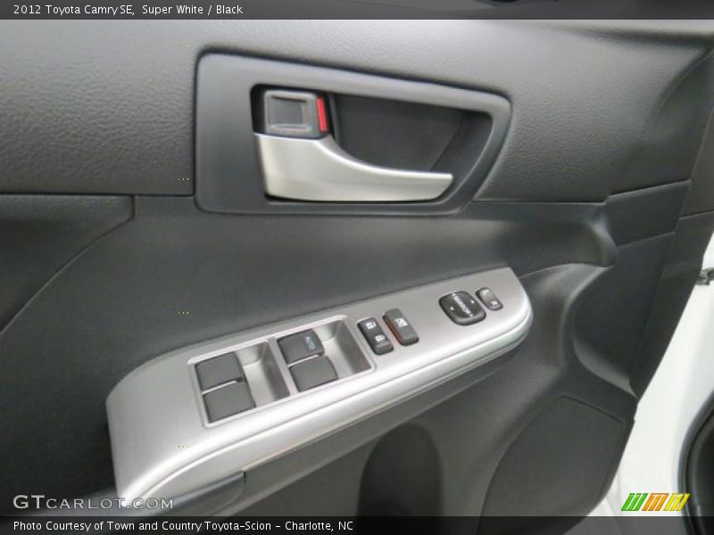 Super White / Black 2012 Toyota Camry SE