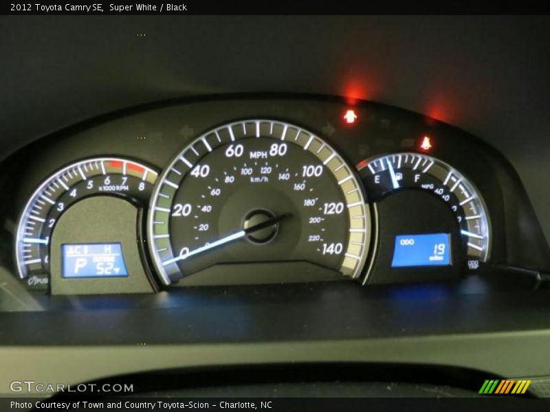 Super White / Black 2012 Toyota Camry SE