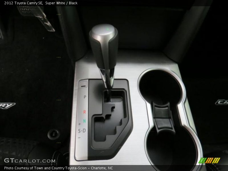 Super White / Black 2012 Toyota Camry SE