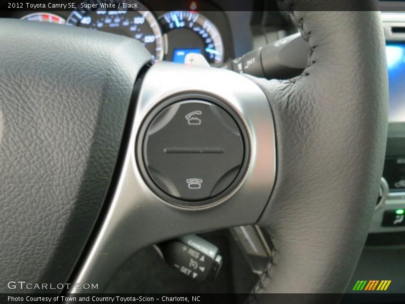 Super White / Black 2012 Toyota Camry SE