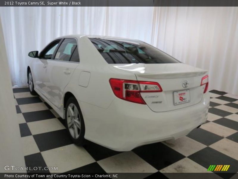 Super White / Black 2012 Toyota Camry SE