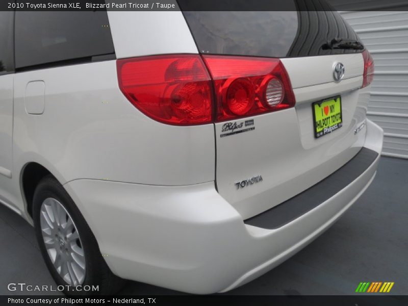 Blizzard Pearl Tricoat / Taupe 2010 Toyota Sienna XLE