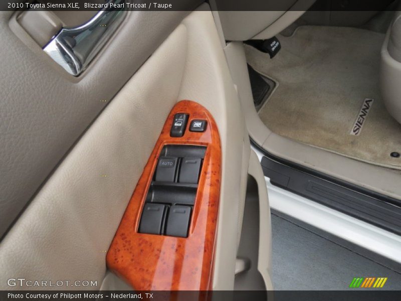 Blizzard Pearl Tricoat / Taupe 2010 Toyota Sienna XLE