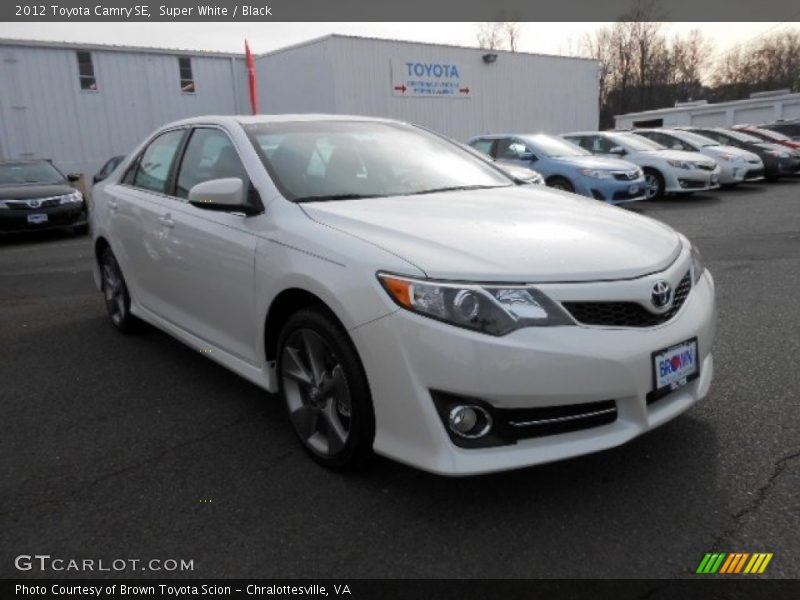 Super White / Black 2012 Toyota Camry SE