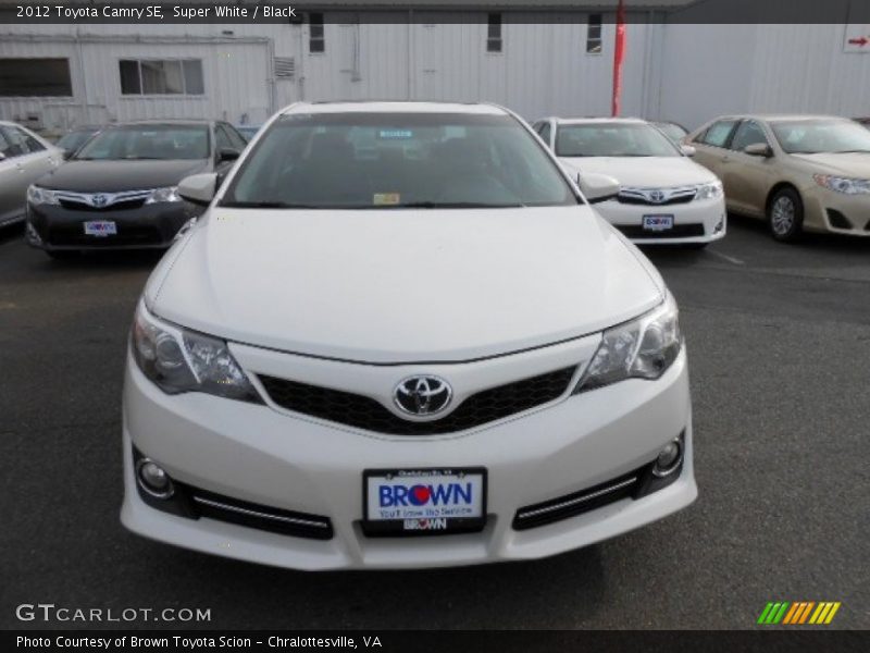 Super White / Black 2012 Toyota Camry SE