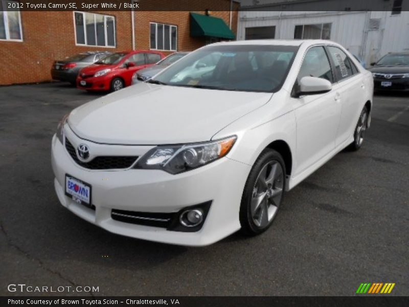 Super White / Black 2012 Toyota Camry SE