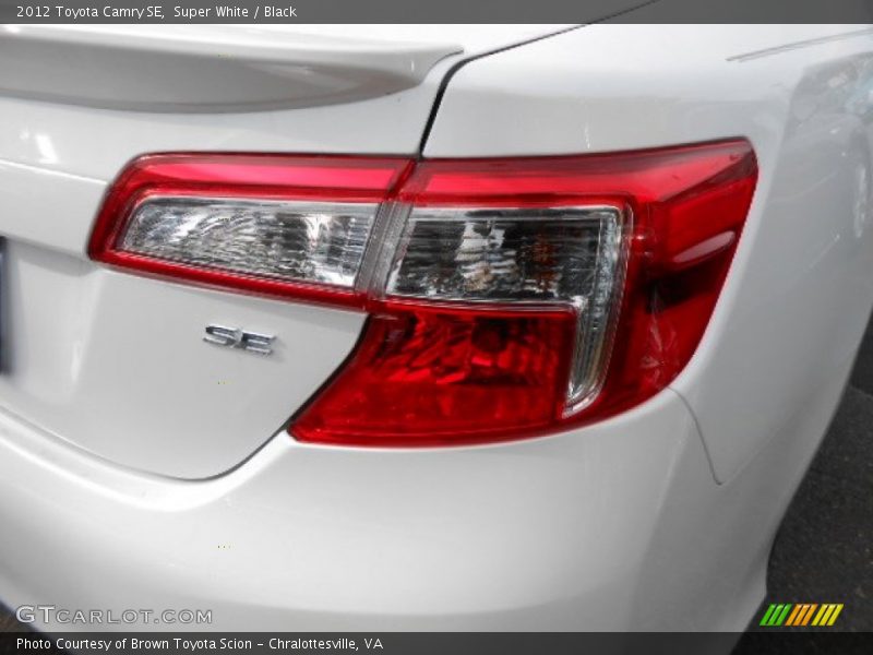 Super White / Black 2012 Toyota Camry SE
