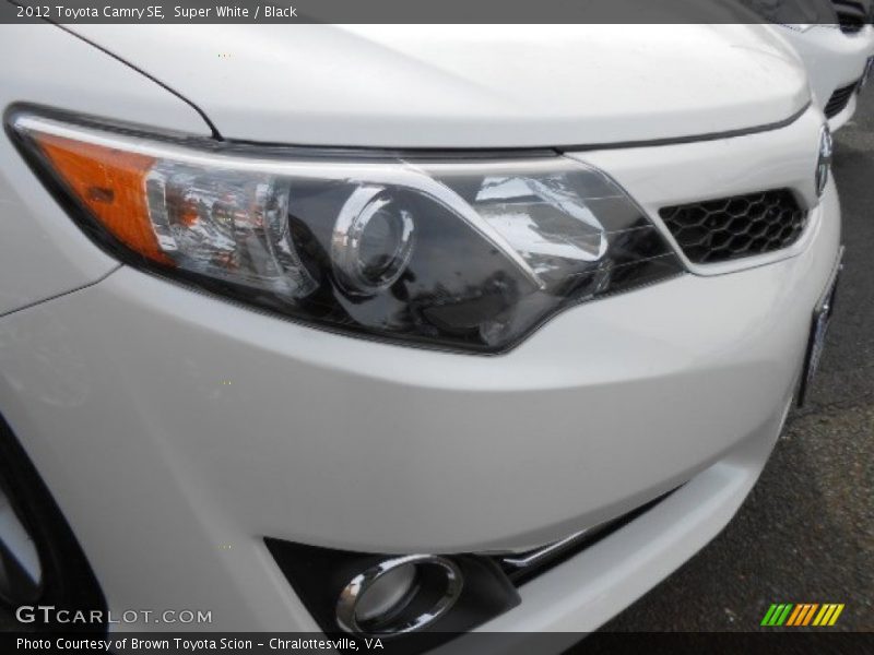 Super White / Black 2012 Toyota Camry SE