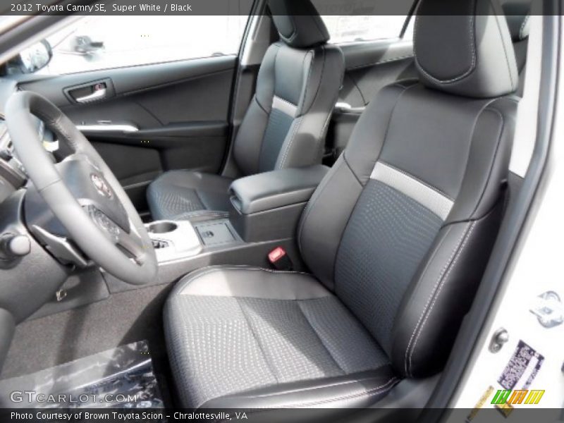 Super White / Black 2012 Toyota Camry SE