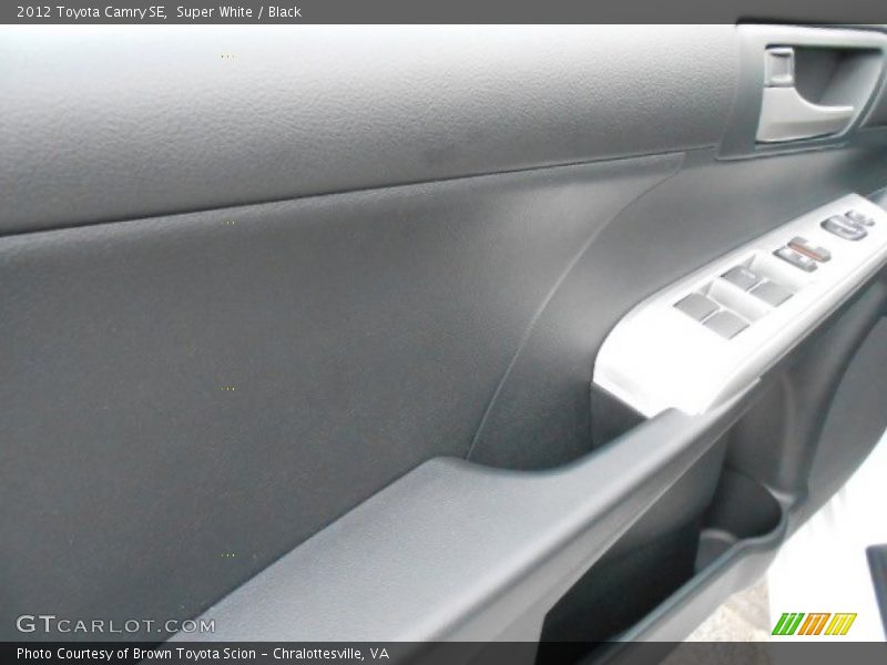 Super White / Black 2012 Toyota Camry SE