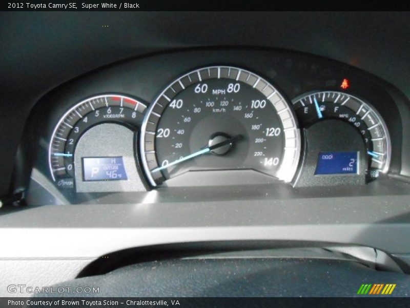 Super White / Black 2012 Toyota Camry SE
