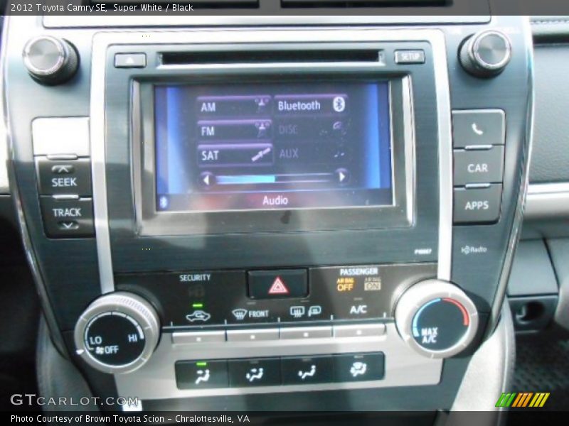 Super White / Black 2012 Toyota Camry SE