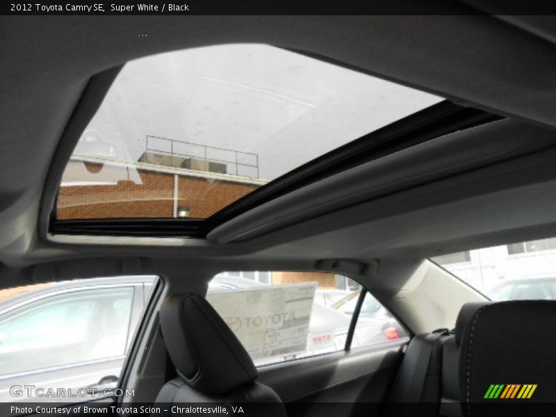 Super White / Black 2012 Toyota Camry SE