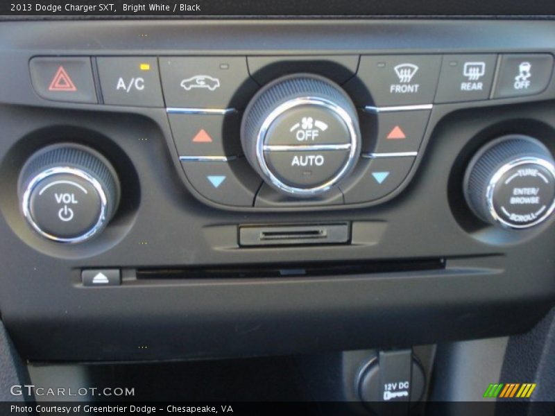 Bright White / Black 2013 Dodge Charger SXT
