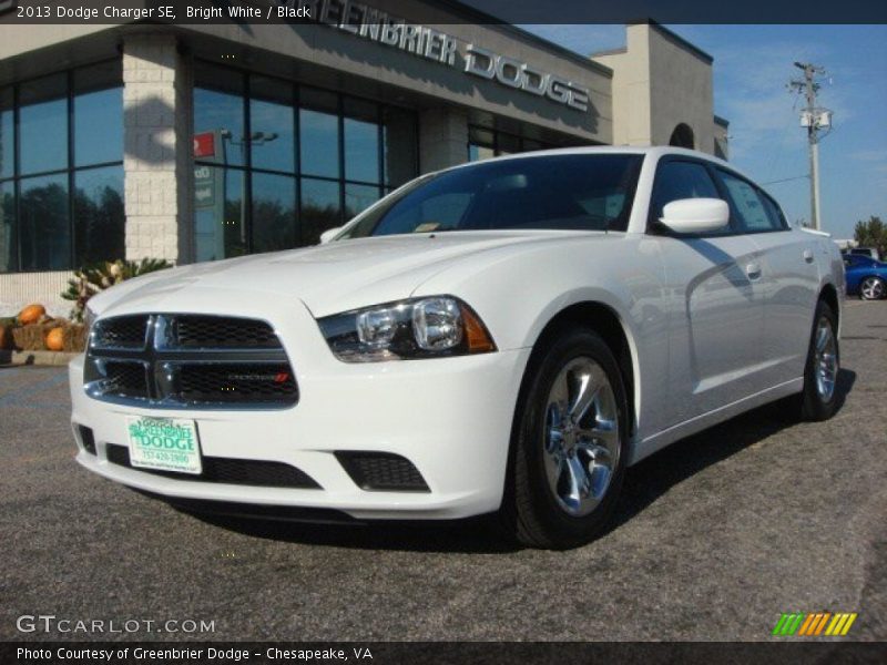 Bright White / Black 2013 Dodge Charger SE