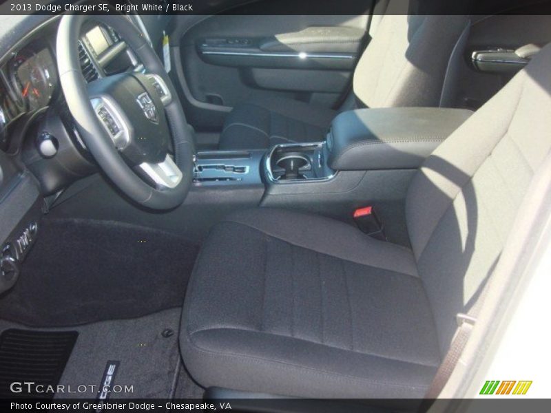 Bright White / Black 2013 Dodge Charger SE