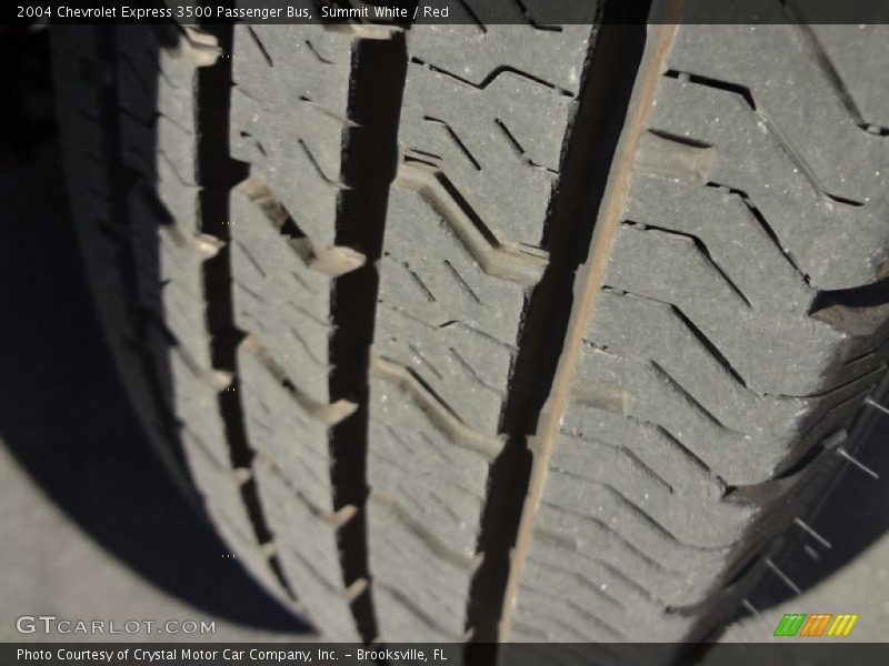 Summit White / Red 2004 Chevrolet Express 3500 Passenger Bus