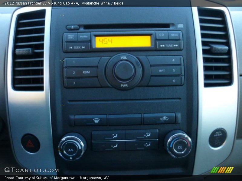 Avalanche White / Beige 2012 Nissan Frontier SV V6 King Cab 4x4
