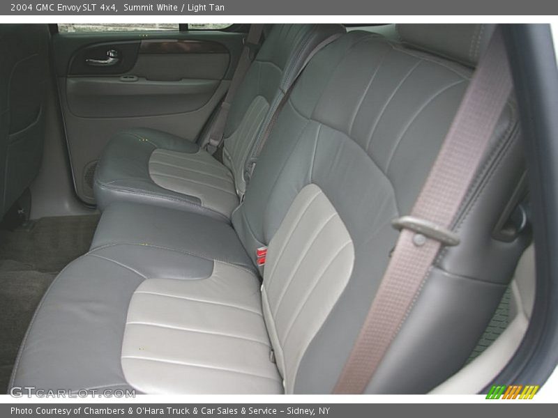 Summit White / Light Tan 2004 GMC Envoy SLT 4x4