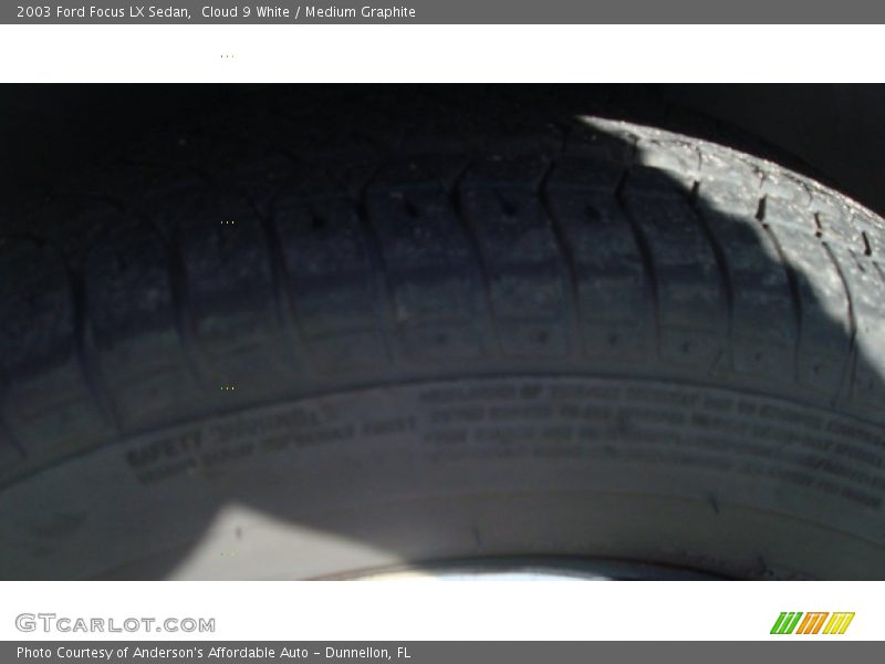 Cloud 9 White / Medium Graphite 2003 Ford Focus LX Sedan