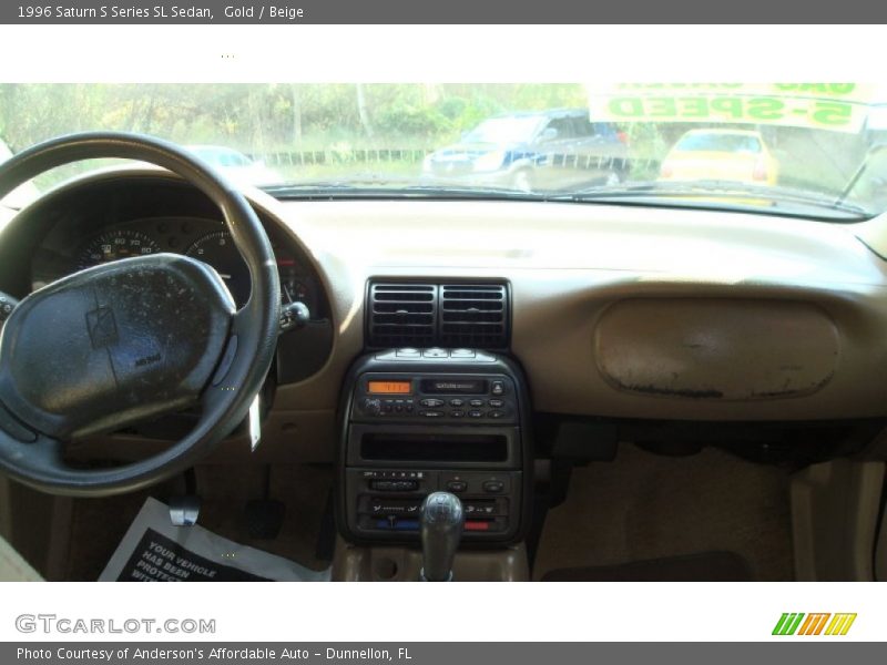 Gold / Beige 1996 Saturn S Series SL Sedan