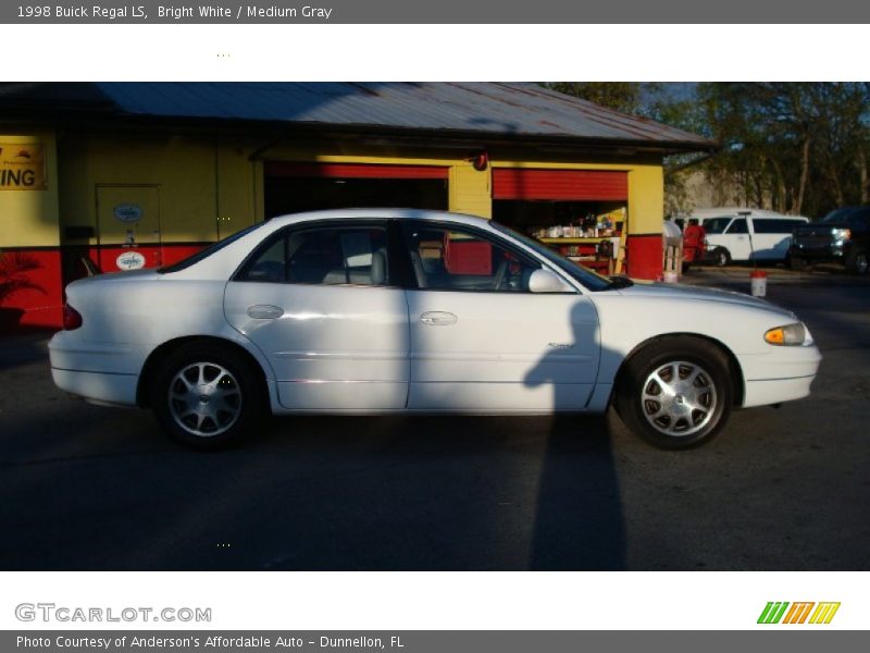 Bright White / Medium Gray 1998 Buick Regal LS