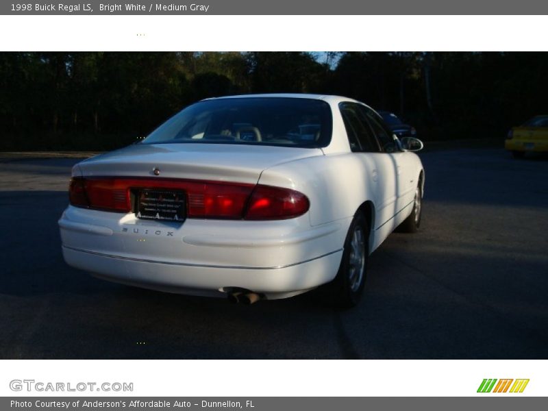 Bright White / Medium Gray 1998 Buick Regal LS