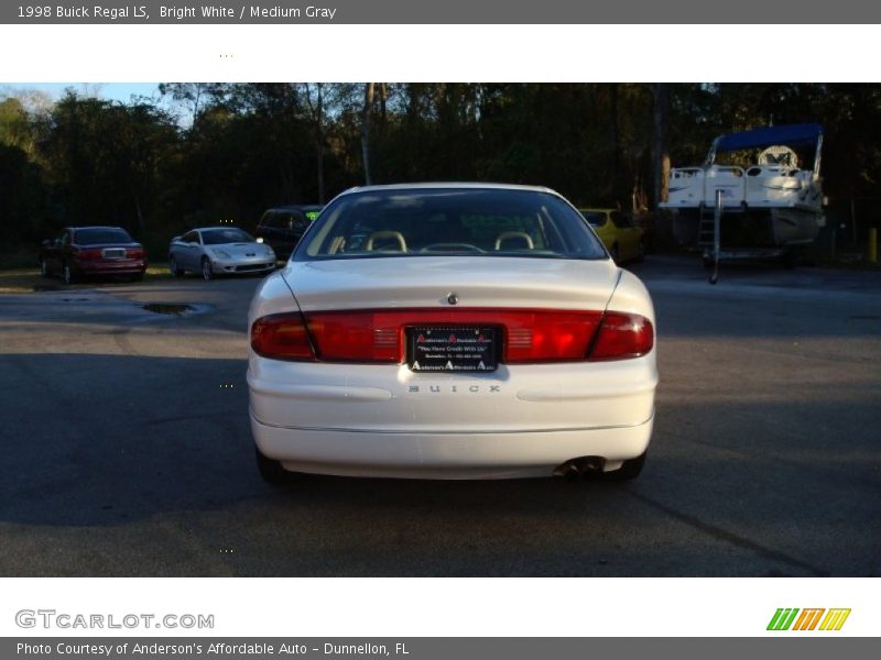 Bright White / Medium Gray 1998 Buick Regal LS