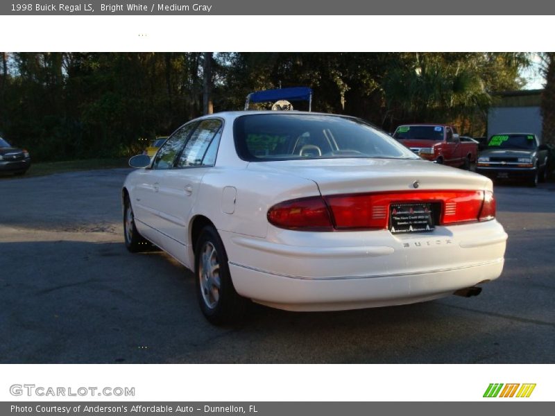 Bright White / Medium Gray 1998 Buick Regal LS