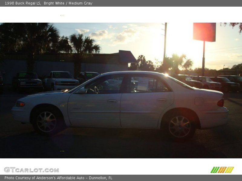 Bright White / Medium Gray 1998 Buick Regal LS