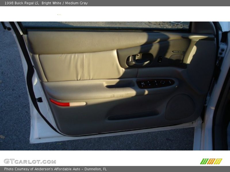 Bright White / Medium Gray 1998 Buick Regal LS