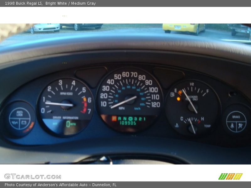Bright White / Medium Gray 1998 Buick Regal LS