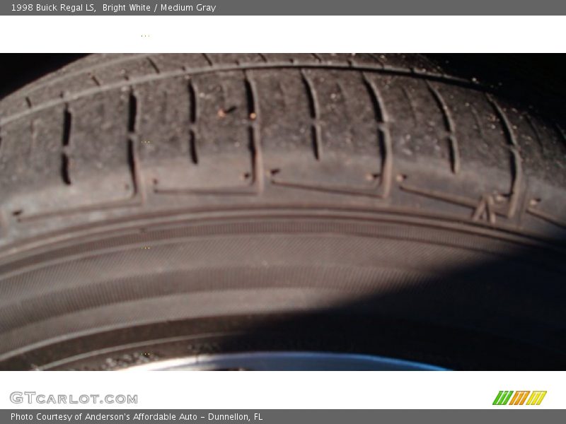 Bright White / Medium Gray 1998 Buick Regal LS