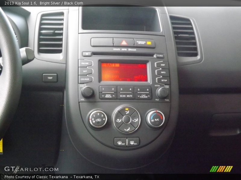 Bright Silver / Black Cloth 2013 Kia Soul 1.6