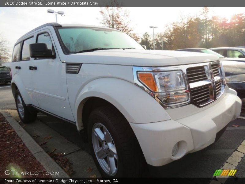 Stone White / Dark Slate Gray 2010 Dodge Nitro SE